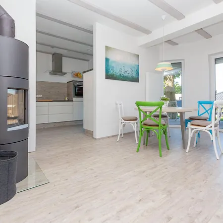Suedstrand Mit Terrasse, Kamin Und Sauna * Sellin (Rugen)
